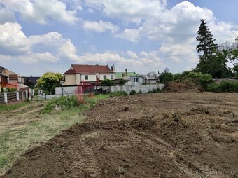 Pozemek 4174 m2, BV-plocha k bydlení, v obci Charváty u Olom - 2