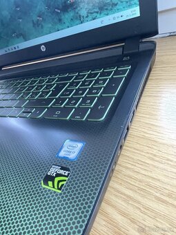 Prodám herní notebook HP Pavilion Gaming 15-ak002nh - 2