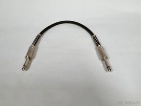 Propojovací kabel k efektům: - 2