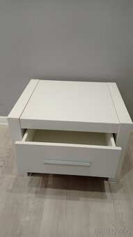 Noční stolky v bílé barvě - 2