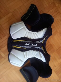 Hráčská hokejová ramena CCM Tacks 9060 JR S - 2