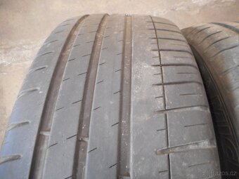 215/45R18 - 2