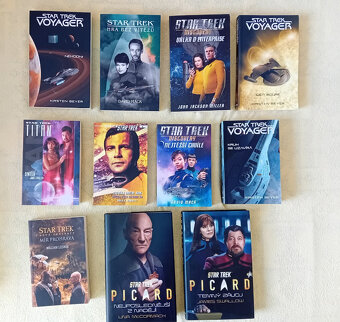 11 ks knih Star Trek - jako nové, česky - 2