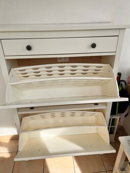 HEMNES - Botník se 2 přihrádkami, bílá, 89x30x127 cm - 2