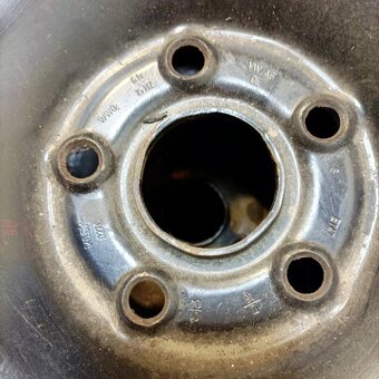 15" plechová kola – 5x112 – ŠKODA (VW, AUDI, SEAT)  Disky:  - 2
