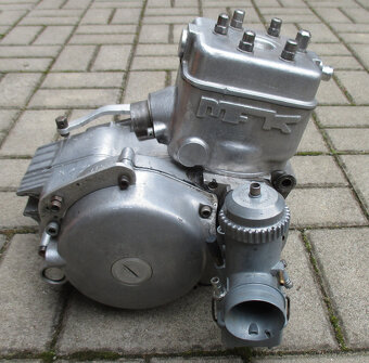 ND na závodní motor čz 511 516 válec hlava víko vodní pumpa - 2