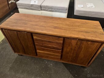 Krásná NOVÁ hnědá Komoda masivní Akácie 147cm - 2