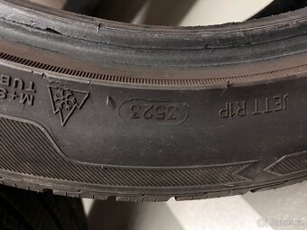 Prodám sadu zimních pneumatik 235/45 R18 - 2