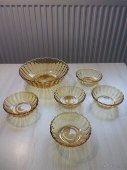 STARÁ SOUPRAVA MISEK - MÍSA, MISKA, JANTAROVÉ SKLO 60. léta - 2