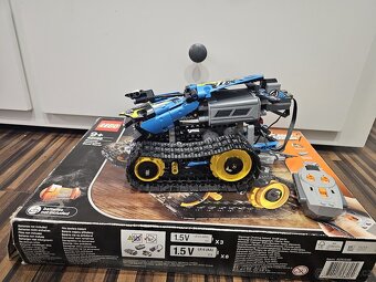 LEGO Technic 42095 – Pásové auto, originál, pár dílů chybí - 2