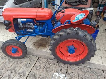 Italský traktor Venieri - 2