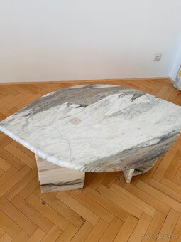 Mramorový stůl - 2