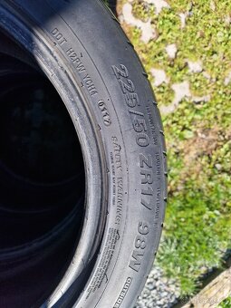 225/50 R17 - 2