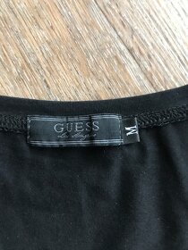 Dámské černé triko s krátkým rukávem s nápisem Guess, vel. M - 2