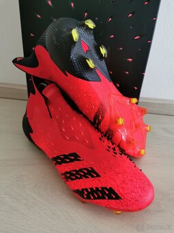 Kopačky Adidas PREDATOR FREAK + FG (červené) - 2