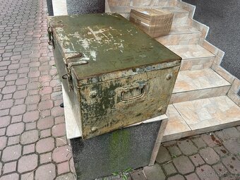 Vojenská plechová bedna. - 2