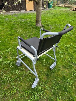 Toaletni invalidni kreslo s kolecky - 2