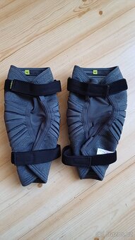 iXS chrániče kolen Carve Evo+ šedé Xl - 2