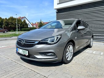Opel Astra K hatchback, 2017, najeto 125.885 km, šedá - 2