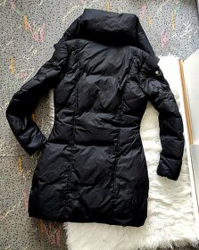 Nová Originál zimní bunda Guess v S. Černá - 2