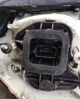 VW Golf V 3dveř., zadní org. světla vč. patice a žárovek - 2