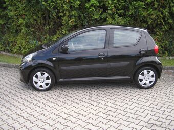 Toyota Aygo 1.0i, 50 kW, 5 dveří, klima - 2