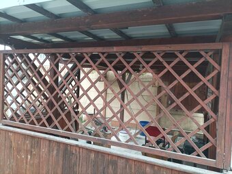 Starší dřevěná pergola - 2