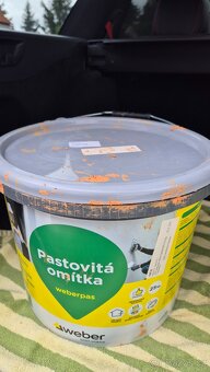 Fasádní barva paskovitá omítka WEBER, odstín OR7B cihlová - 2