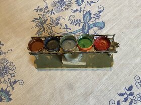 Stojánek na tavení vosku. - 2