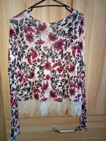 Dámská květovaná halenka s krajkou vel. 36/S - 2