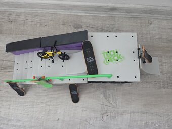 Rampa na prstové skateboardy - 2