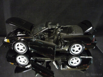 Ford Mustang GT 1999 Convertible Maisto 1/18 - 2