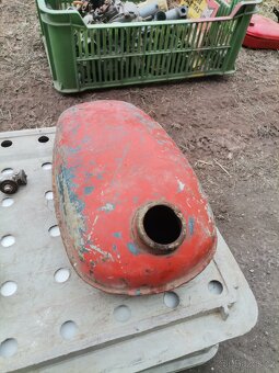 Stadion S11 nádrž plus díly - 2