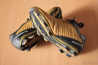 Pěkné dětské fotbalové kopačky UMBRO vel. 33.5 - 2