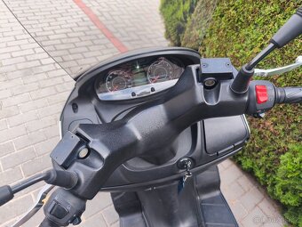 SUZUKI Burgman 200i SLEVA - 2