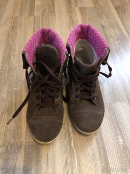Kotnikove kozene tenisky Crocs - 2