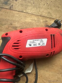 Elektrická vrtačka 1050 W – funkční - 2