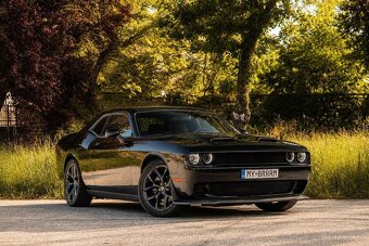 Dodge Challenger R/T 5.7 V8 / TOP STAV - 2