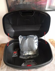 Hlavni moto kufr smoke/RED (BOX) - 58L, 2x integralka - 2
