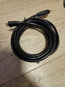 3 HDMI/Displayport kabely. - 2