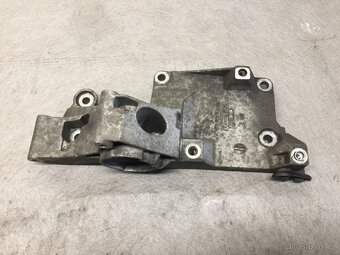 ŠKODA, VW 1.9TDI 77KW BSW - DRŽÁK ALTERNÁTORU 038 903 143 AG - 2