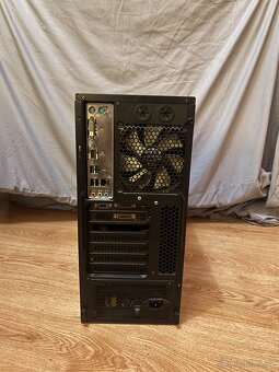 Stolní počítač Asus - 2