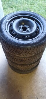 Škoda rapid zimní pneu 185/60/15 na plech.discích - 2