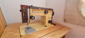 PRODÁM skřínový elektrický šicí stroj VERITAS - 2