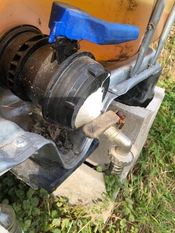 IBC kontejner - nádrž na 1000l se zbytkem nafty - 2