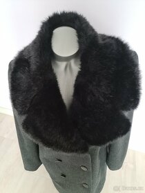 Černý kabát s kožešinou, vlna + kašmír, vel. 40 - 2