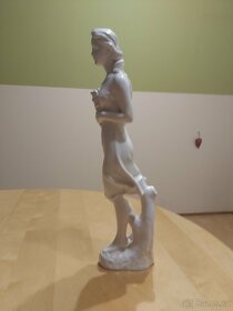 Krásná porcelánová soška dívky s květinami Pexider Letovice - 2