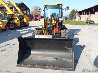Kloubový nakladač JCB 407 AG - 2