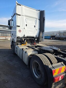 Tahač Mercedes Benz Actros - 2