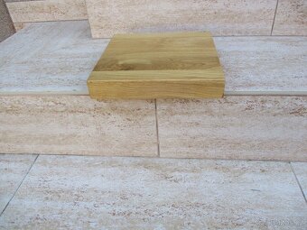 Podstavec pod květináč - masiv dub - 2